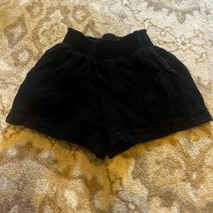 Evereve bkack guaze shorts
